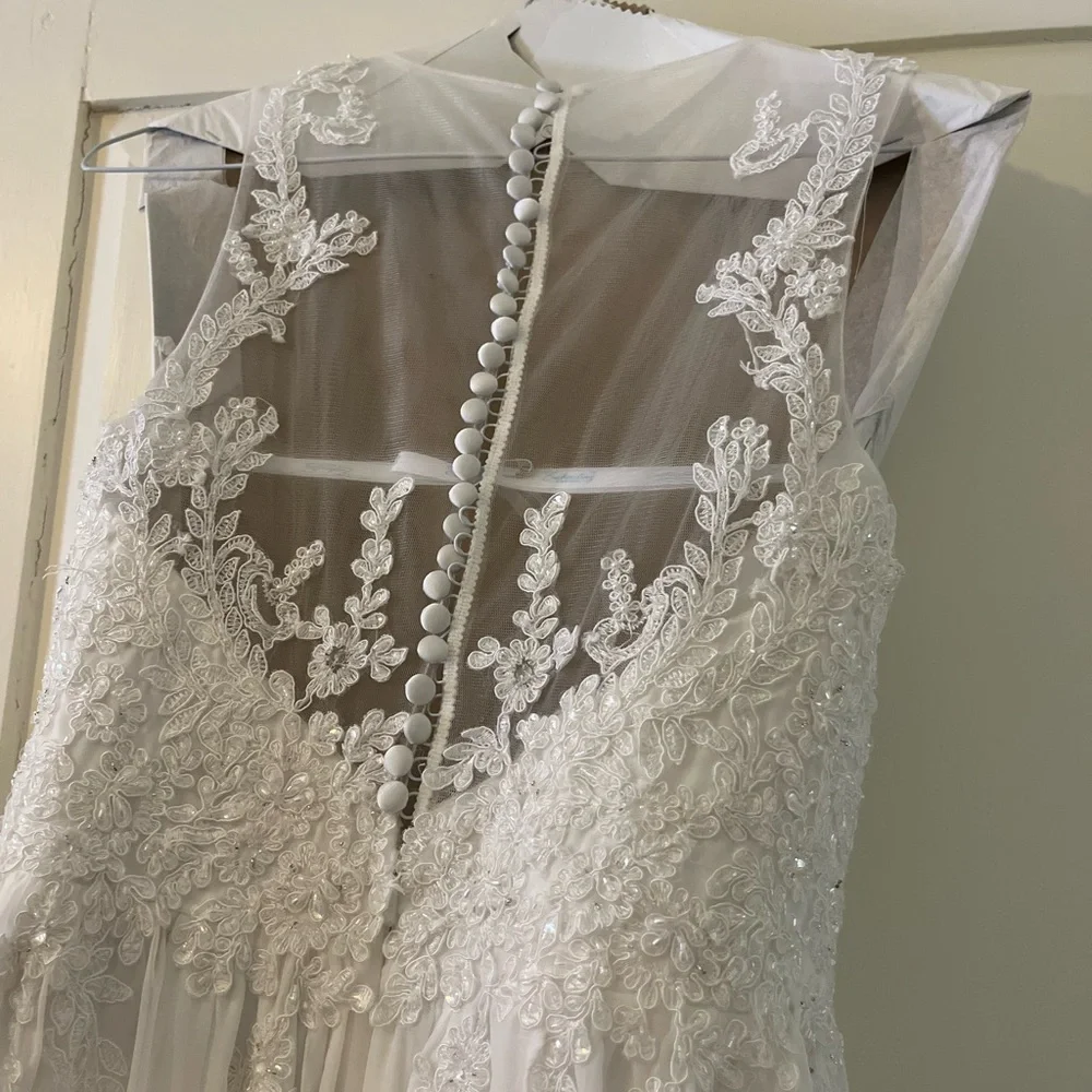 Mon Cheri - Ivory Lace Appliqué A-Line Wedding Dress - Picture 6 of 7
